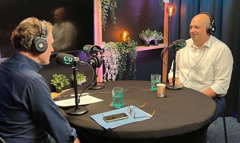 In this episode of CX Matters, host Bram De Vos sits down with Michel Stevens, one of the most respected voices in customer experience, to explore why culture and behavior matter far more than processes or technology. 