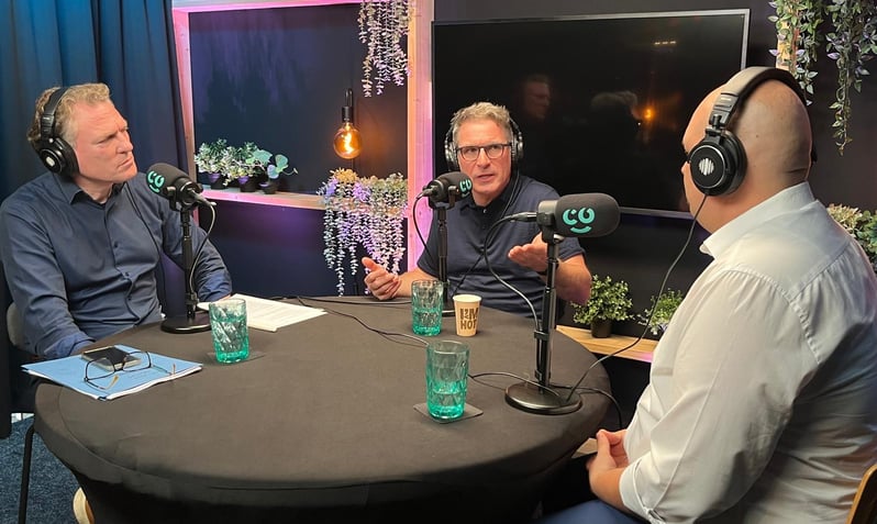 In this episode of CX Matters, host Bram De Vos brings together two leading voices in customer experience: Michel Stevens and Horst Remes.